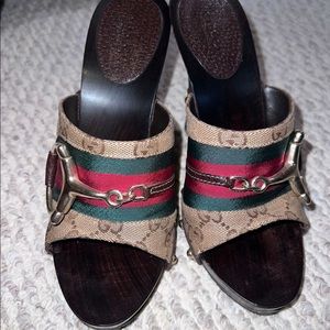 Gucci Monogram Sand Tess Gomma Mules